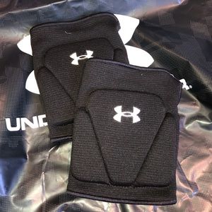 Brand new under armour knee pads